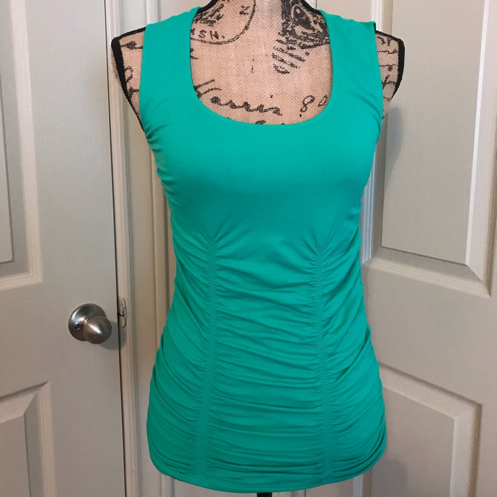 NWT! 🤩 Green ruched tank top